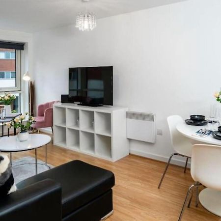 Central Gunwarhf Quays Two Bedroom Apartment Portsmouth Bagian luar foto