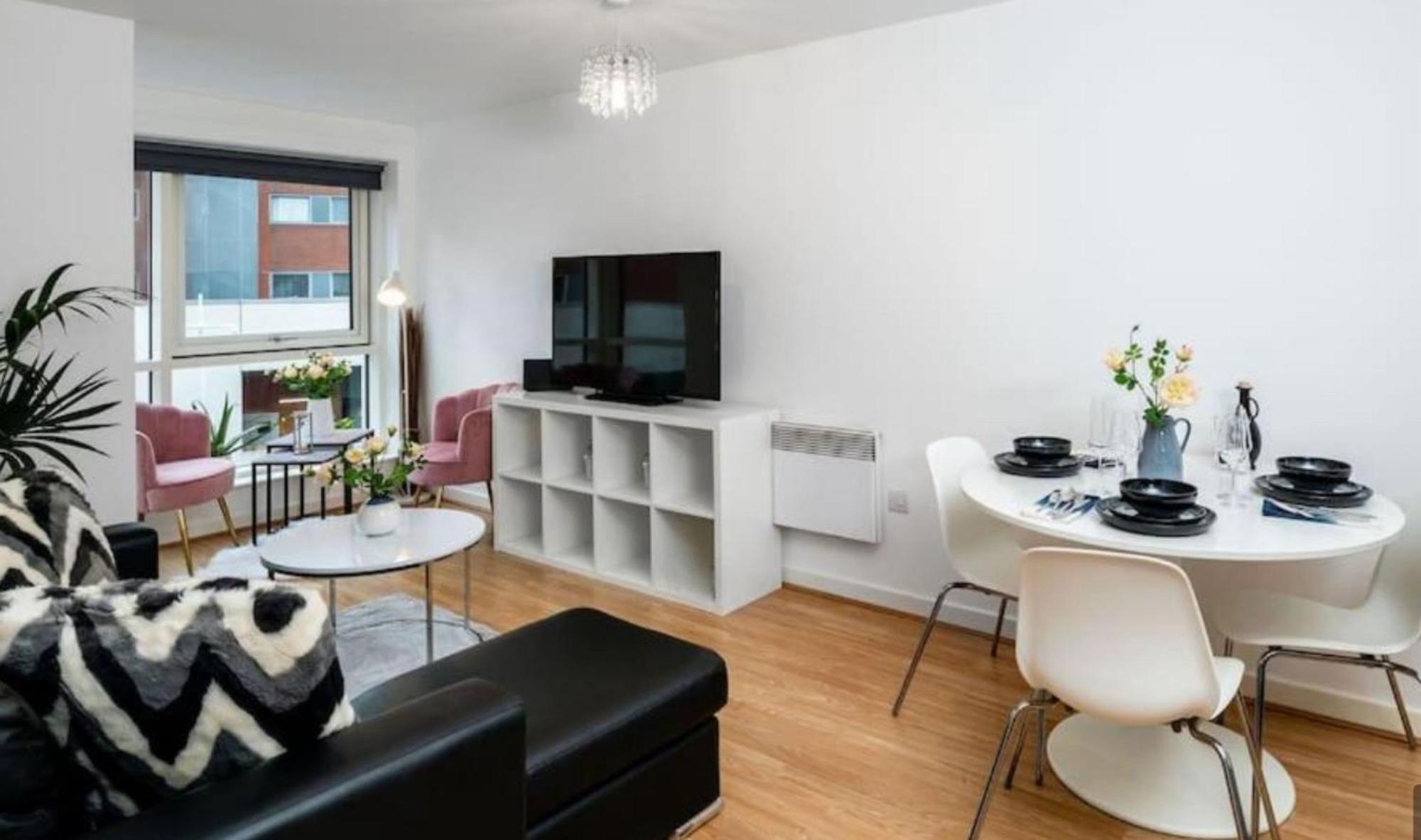 Central Gunwarhf Quays Two Bedroom Apartment Portsmouth Bagian luar foto